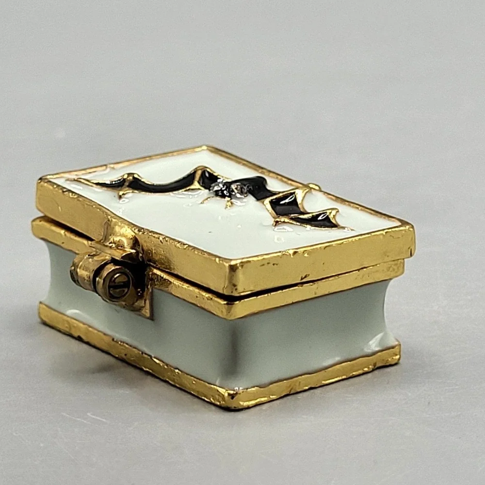 Work of Art Halloween Trinket Box Bat Enamel Hinged Magnetic Shelf Decor